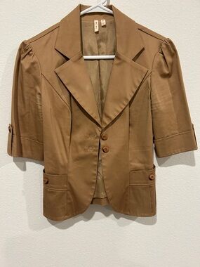 Tailored Short-Sleeve Blazer in Camel Brown